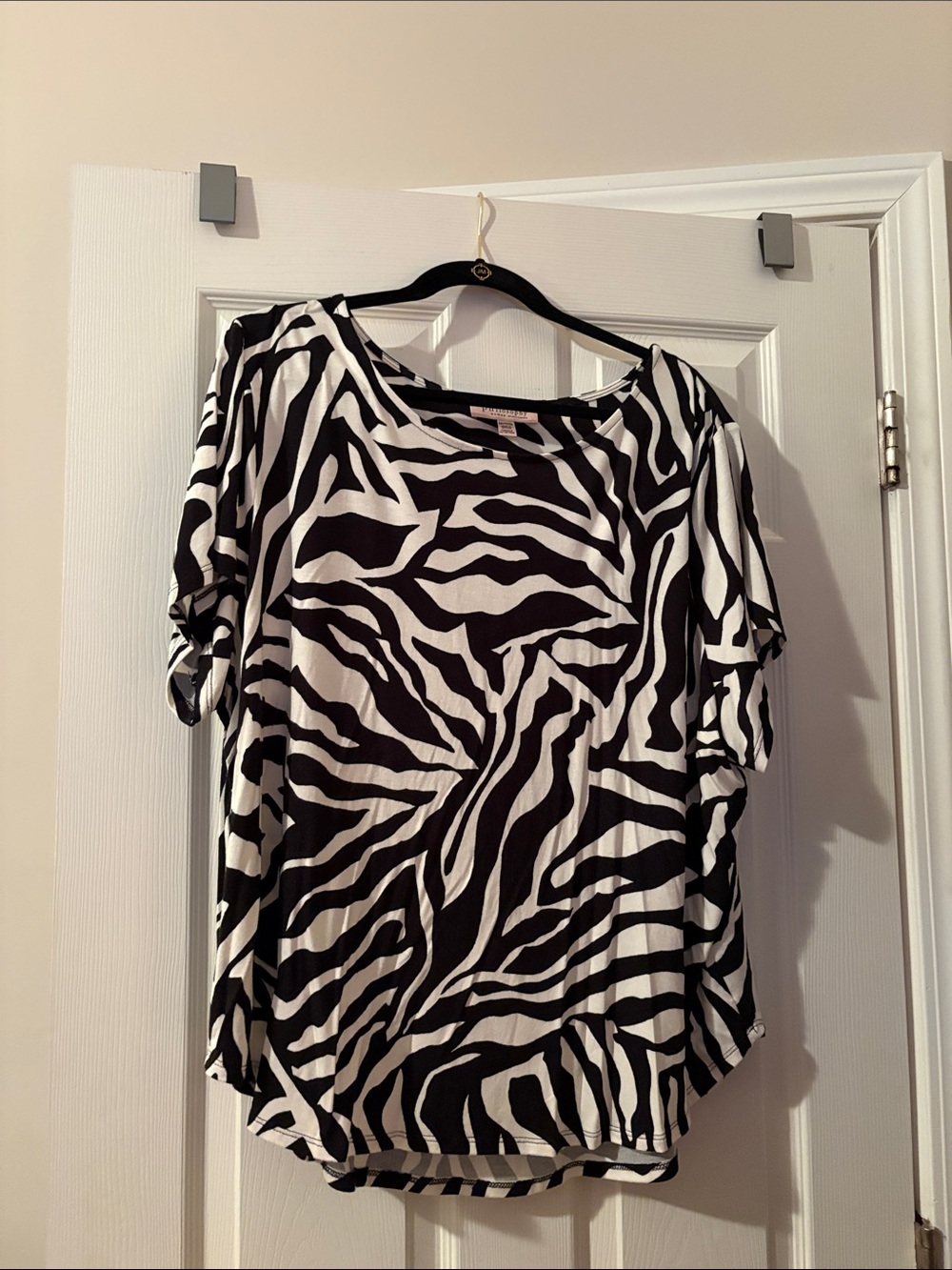 Philosophy Black & White Zebra Print Short Sleeve Blouse